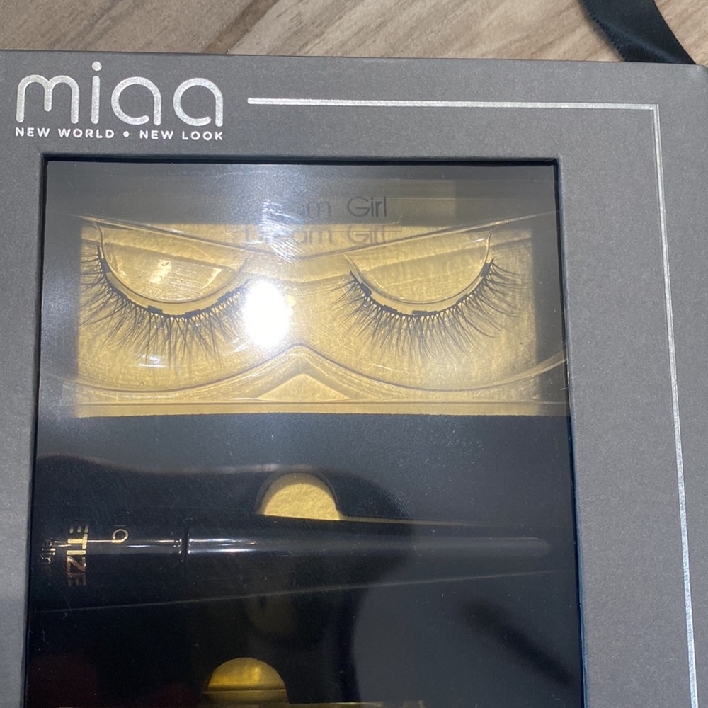 Magnetize lashes - Picture 3 of 3